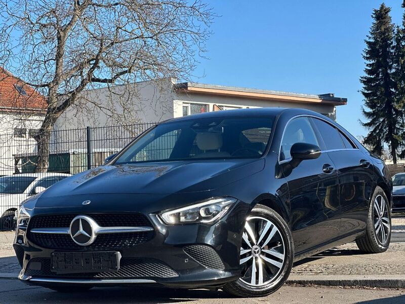 Kosmosschwarz metalliclack Gebraucht 2020 Mercedes CLA180 Limousine | 25.500 € (Fairer Preis) - Bild 1/4