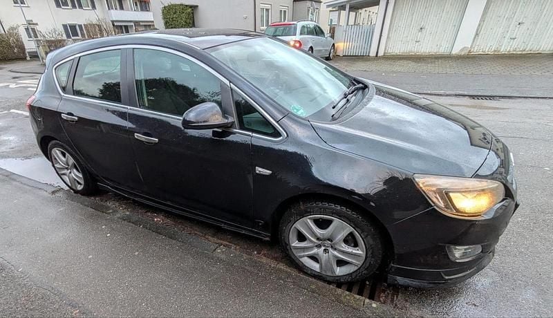 Gebraucht Opel Astra 140 PS (102 kW) 2010 Schwarz Limousine
