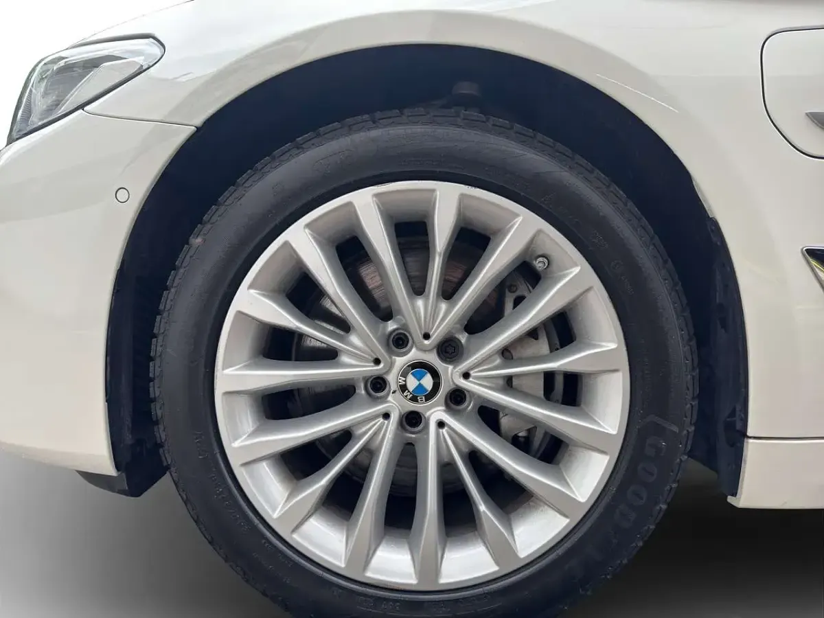 Gebraucht BMW 545e Luxury Line 394 PS (289 kW) 2021 Weiß Limousine