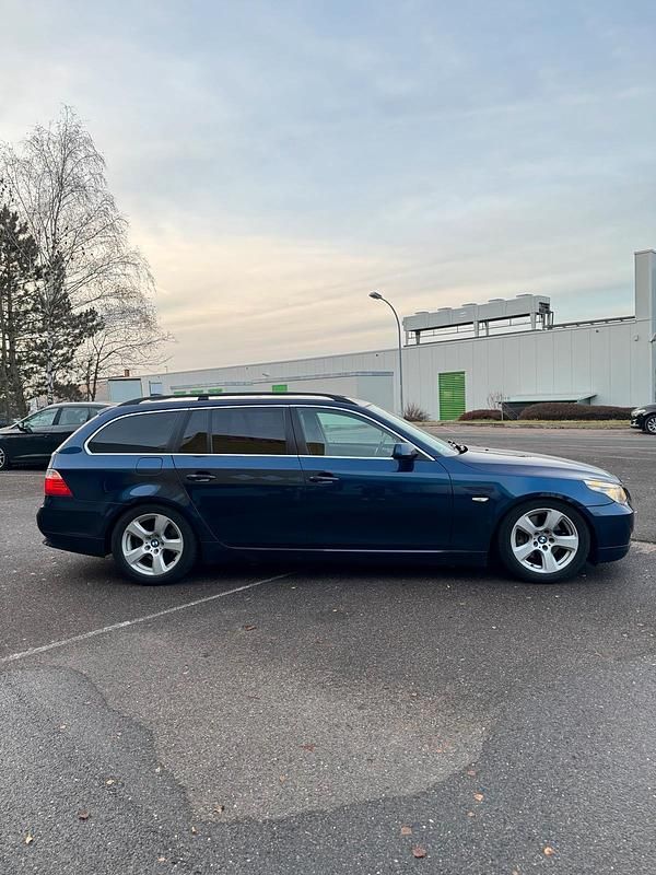 Gebraucht BMW 525 197 PS (144 kW) 2007 Blau Kombi