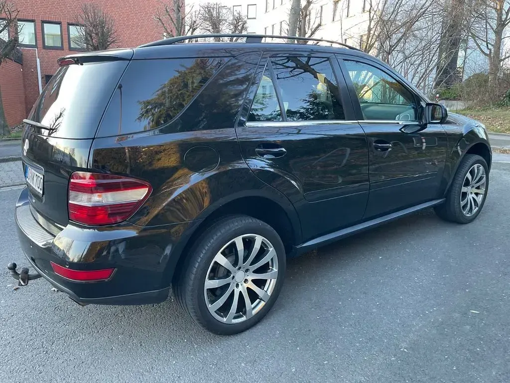 Gebraucht Mercedes ML280 190 PS (139 kW) 2008 Schwarz SUV