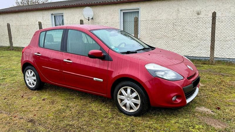 Gebraucht Renault Clio III Dynamique 75 PS (55 kW) 2010 Rot Kleinwagen