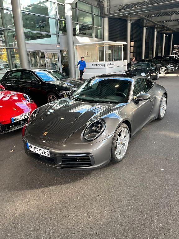Grau Gebraucht 2021 Porsche 911 Carrera 4 Coupé | 121.900 € (Etwas zu teuer) - Bild 1/4