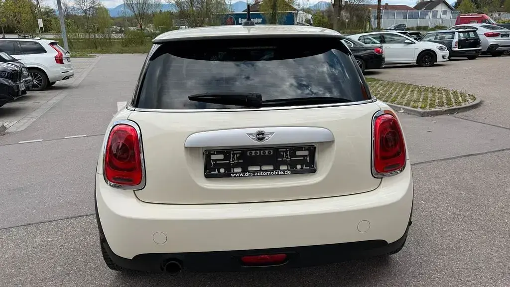Używany Mini Cooper Pepper 136 KM (100 kW) 2014 Biały Hatchback