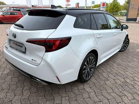 Gebraucht Toyota Corolla Basis 140 PS (102 kW) 2024 Platinum white pearl / black Kombi