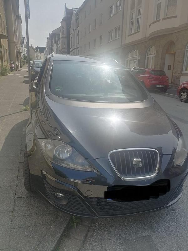 Schwarz Gebraucht 2011 Seat Altea XL Van / Kleinbus | 4.900 € (Etwas zu teuer) - Bild 1/4