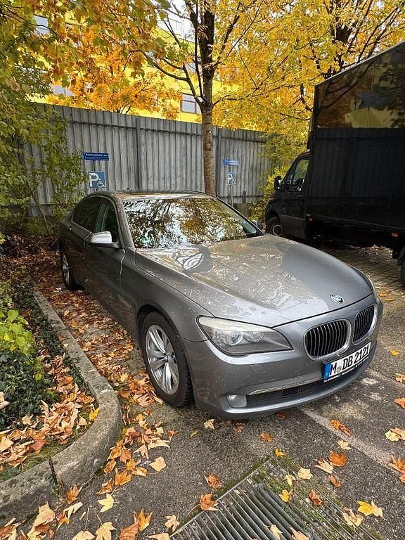 Grau Gebraucht 2010 BMW 730L Limousine | 13.200 € (Superpreis) - Bild 1/4