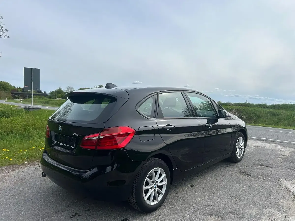 Używany BMW 216 116 KM (85 kW) 2017 Czarny Minivan