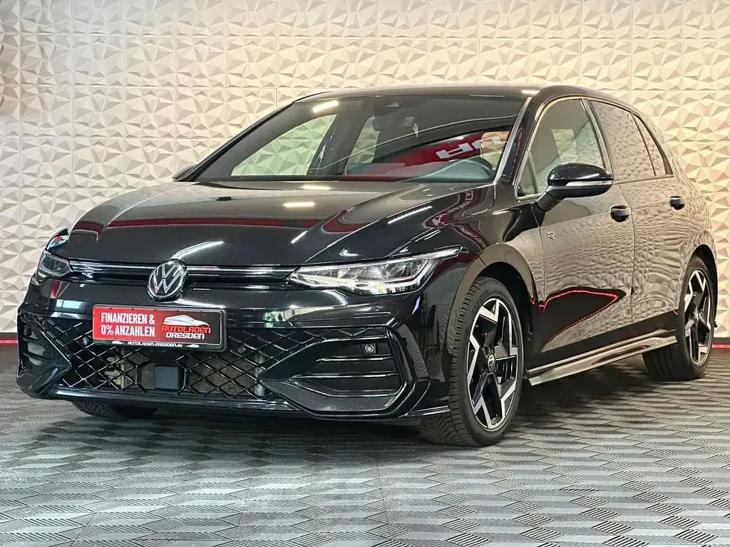 Gebraucht VW Golf VIII R-line 150 PS (110 kW) 2025 Grenadillschwarz metallic Limousine