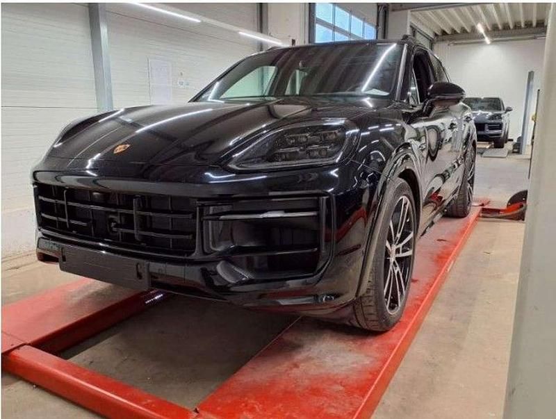 Schwarz Gebraucht 2024 Porsche Cayenne S E-Hybrid Sport SUV | 117.500 € (Etwas zu teuer) - Bild 1/3