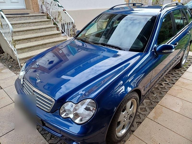 Blau Gebraucht 2004 Mercedes C220 Classic Kombi | 10.990 € - Bild 1/4
