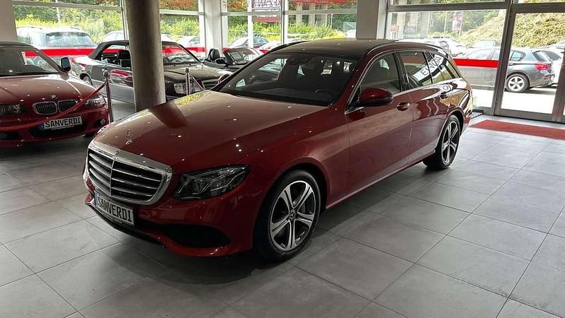 Hyazinthrot Gebraucht 2020 Mercedes E350 Avantgarde Kombi | 25.990 € (Fairer Preis) - Bild 1/4