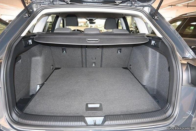 Gebraucht VW Golf VIII Life 116 PS (85 kW) 2022 Grau Limousine