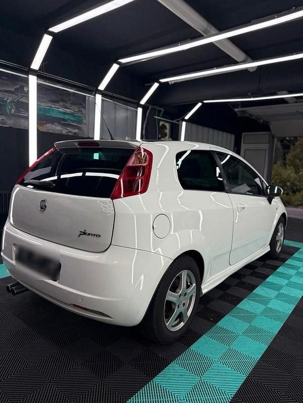 Gebraucht Fiat Grande Punto 120 PS (88 kW) 2009 Weiß Kleinwagen