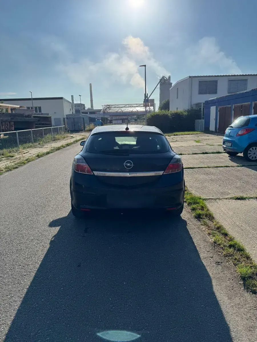 Gebraucht Opel Astra GTC 105 PS (77 kW) 2008 Schwarz Limousine