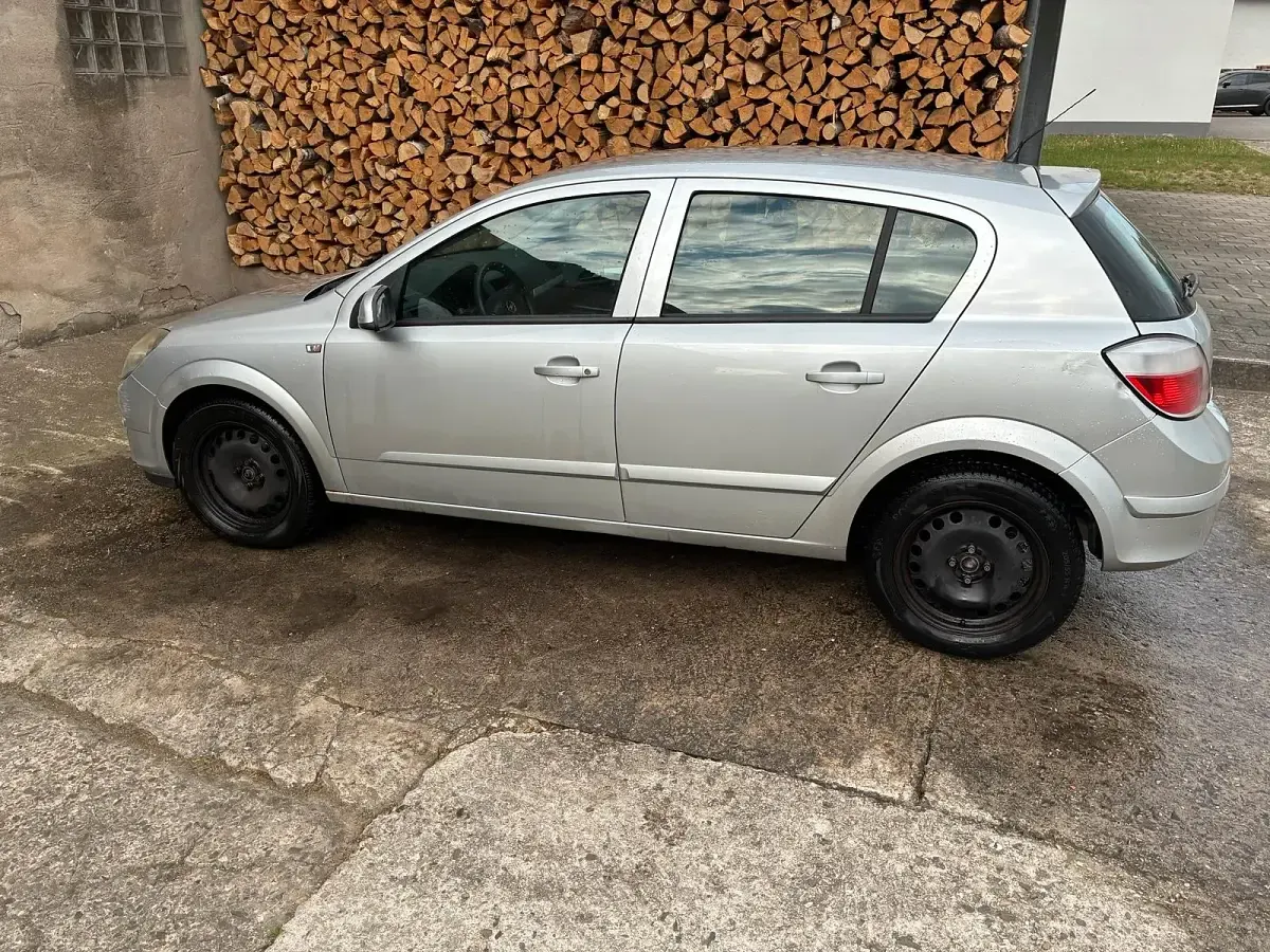 Usata Opel Astra 105 CV (77 kW) 2005 Argento Berlina
