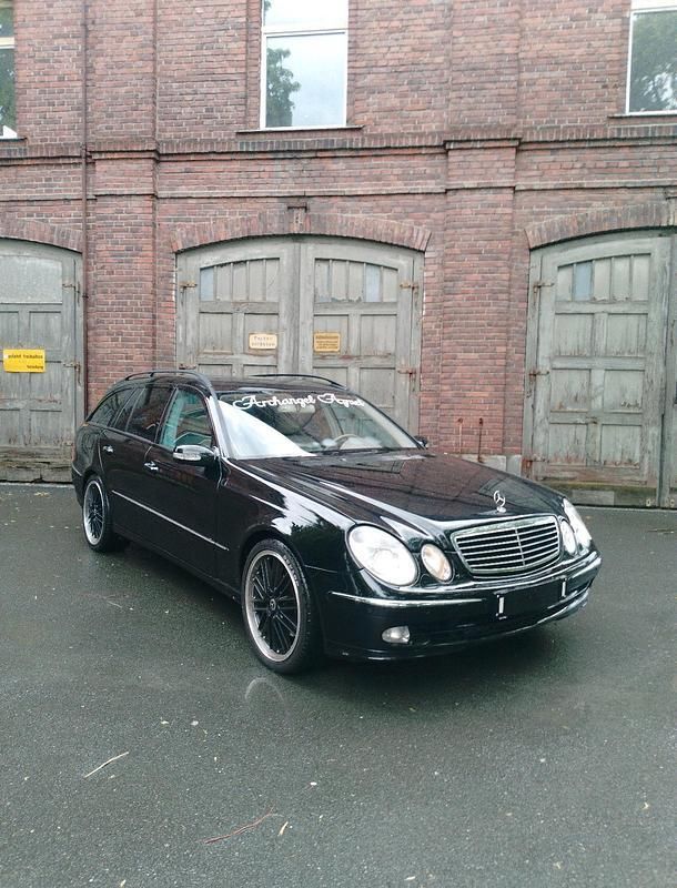 Schwarz Gebraucht 2004 Mercedes E500 Avantgarde Kombi | 6.800 € (Fairer Preis) - Bild 1/4