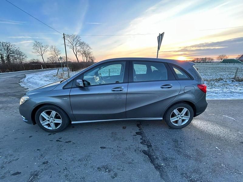 Gebraucht Mercedes B200 136 PS (100 kW) 2011 Grau Van / Kleinbus