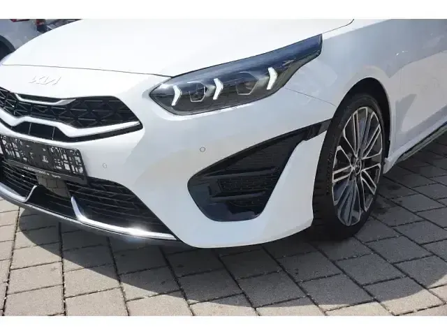 Neu Kia Ceed GT GT-Line 140 PS (102 kW) 2025 Weiss Limousine