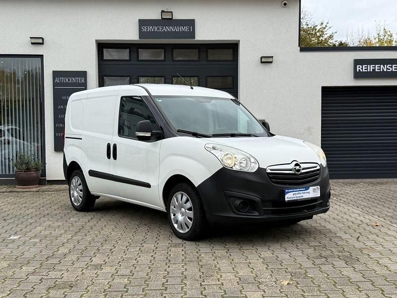 Weiß Gebraucht 2016 Opel Combo Van / Kleinbus | 7.900 € (Fairer Preis) - Bild 1/4