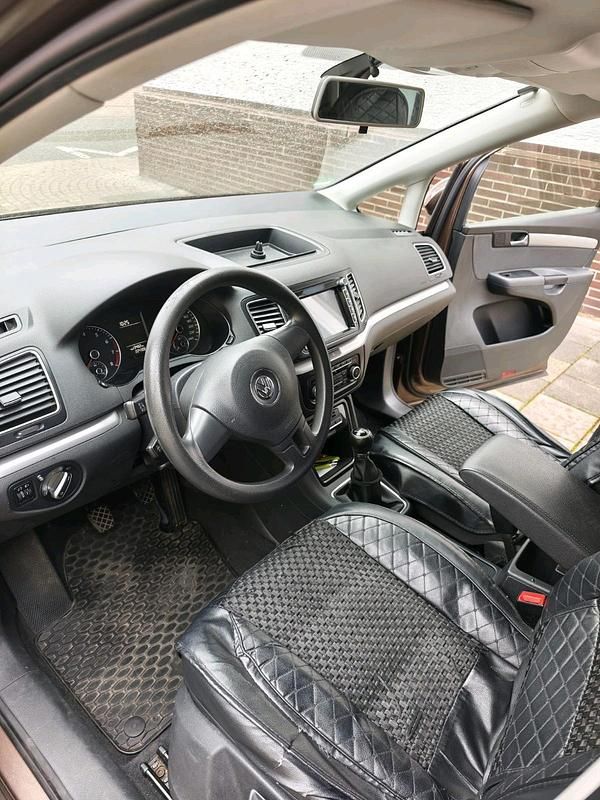 Second-hand VW Sharan 150 CP (110 kW) 2010 Maro Monovolum