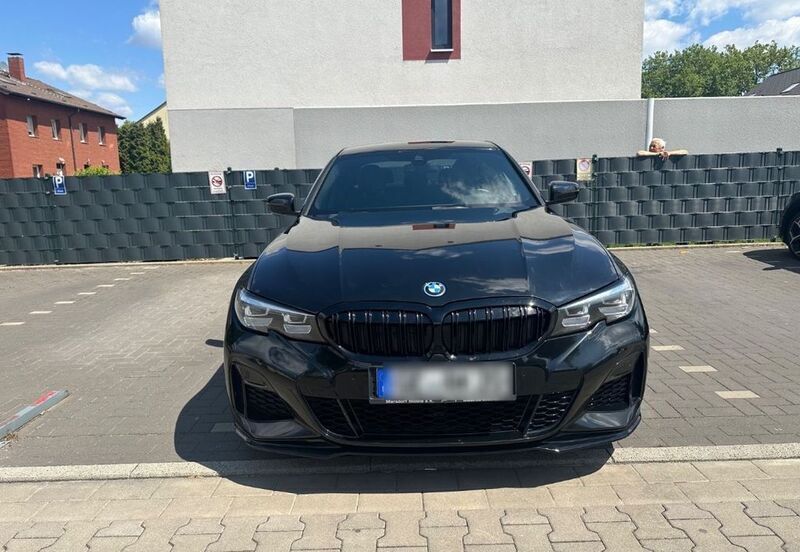 Schwarz Gebraucht 2021 BMW 330e Performance Limousine | 31.300 € (Guter Preis) - Bild 1/4