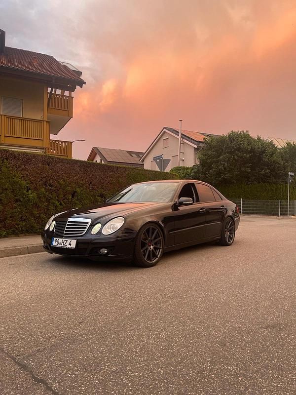 Schwarz Gebraucht 2008 Mercedes E300 Limousine | 4.999 € (Fairer Preis) - Bild 1/4