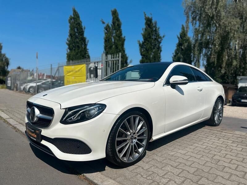 Diamantweiß bright Gebraucht 2018 Mercedes E200 AMG Coupé | 30.999 € (Guter Preis) - Bild 1/4