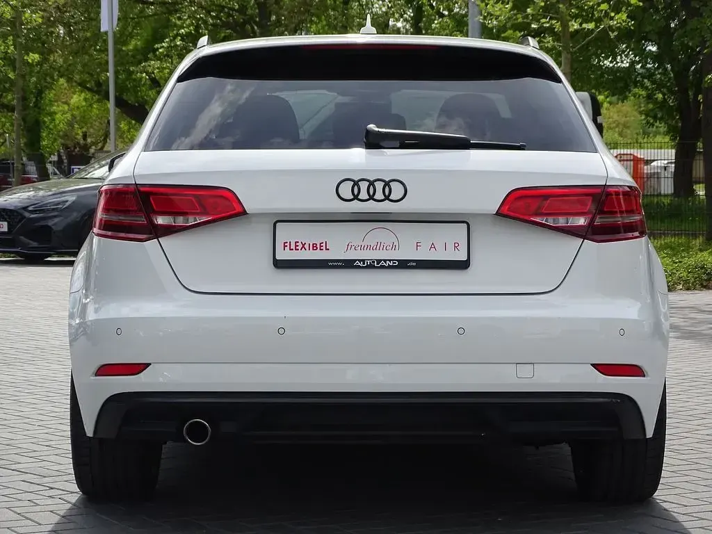 Używany Audi A3 Sport 116 KM (85 kW) 2019 Biały Sedan/Limuzyna