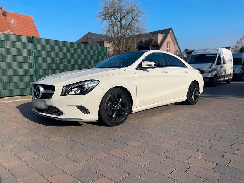 Gebraucht Mercedes CLA180 109 PS (80 kW) 2017 Weiß Limousine