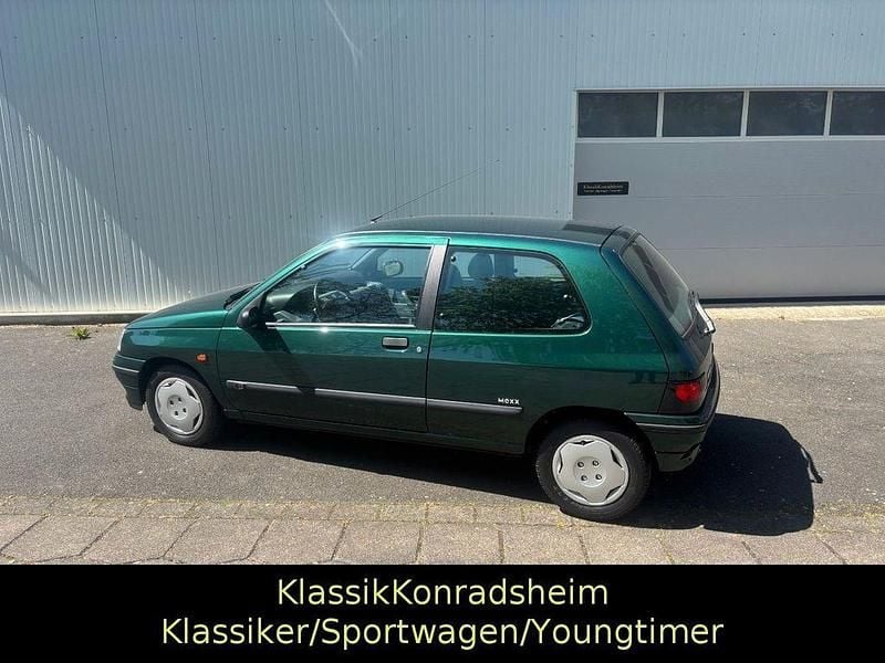 Używany Renault Clio 54 KM (39 kW) 1995 Zielony Hatchback