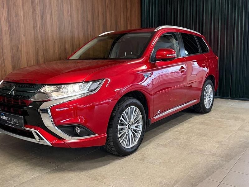 Gebraucht Mitsubishi Outlander P-HEV Basis 135 PS (99 kW) 2021 Rot SUV