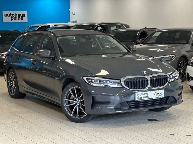 Dravitgrau metallic Gebraucht 2022 BMW 320e Advantage Kombi | 21.979 € (Guter Preis) - Bild 1/4