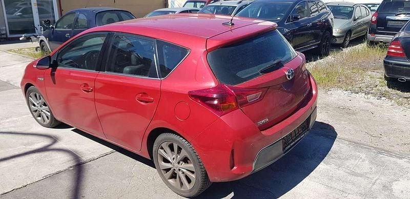 Gebraucht Toyota Auris Hybrid Executive 99 PS (72 kW) 2015 Rot Limousine
