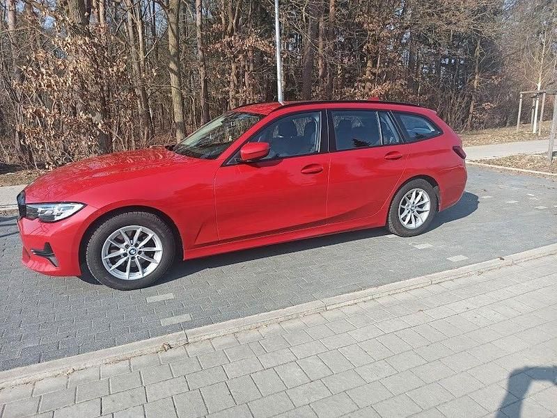 Gebraucht BMW 320 Advantage 190 PS (139 kW) 2019 Rot Kombi