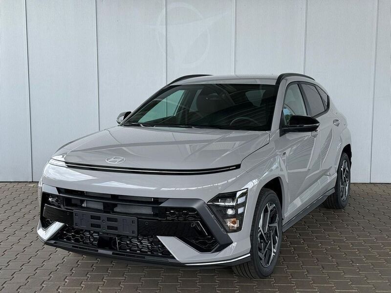 Grau Neu 2025 Hyundai Kona N Line SUV | 28.990 € (Etwas zu teuer) - Bild 1/4