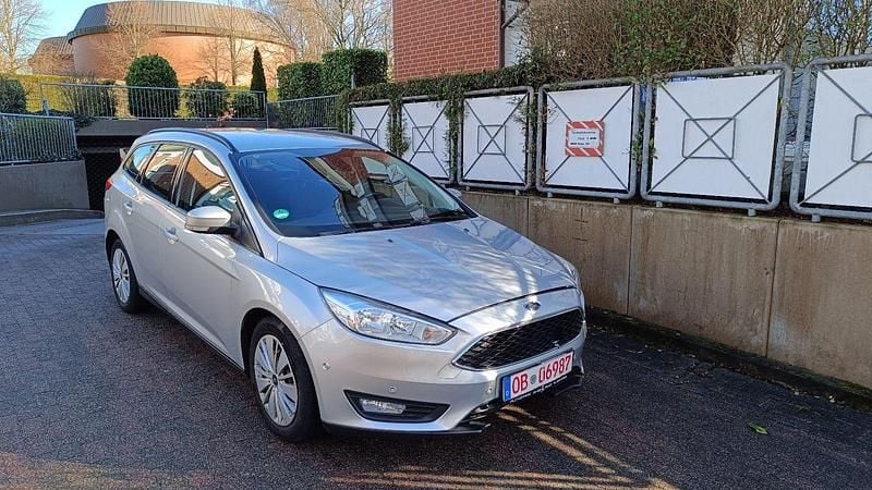Grau Gebraucht 2015 Ford Focus Business Edition Kombi | 4.999 € (Superpreis) - Bild 1/4