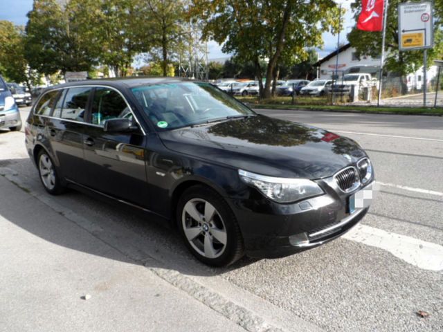 Gebraucht BMW 530 Sport Line 235 PS (172 kW) 2009 Schwarz metallic Kombi