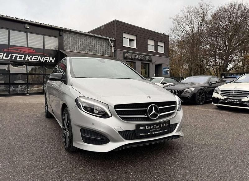 Silber Gebraucht 2018 Mercedes B180 Urban Van / Kleinbus | 17.590 € (Guter Preis) - Bild 1/4