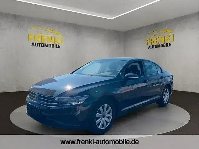 Używany VW Passat Basis 120 KM (88 kW) 2019 Szary Sedan/Limuzyna
