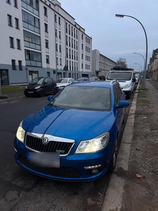 Blau Gebraucht 2013 Skoda Octavia RS Kombi | 6.000 € (Superpreis) - Bild 1/4