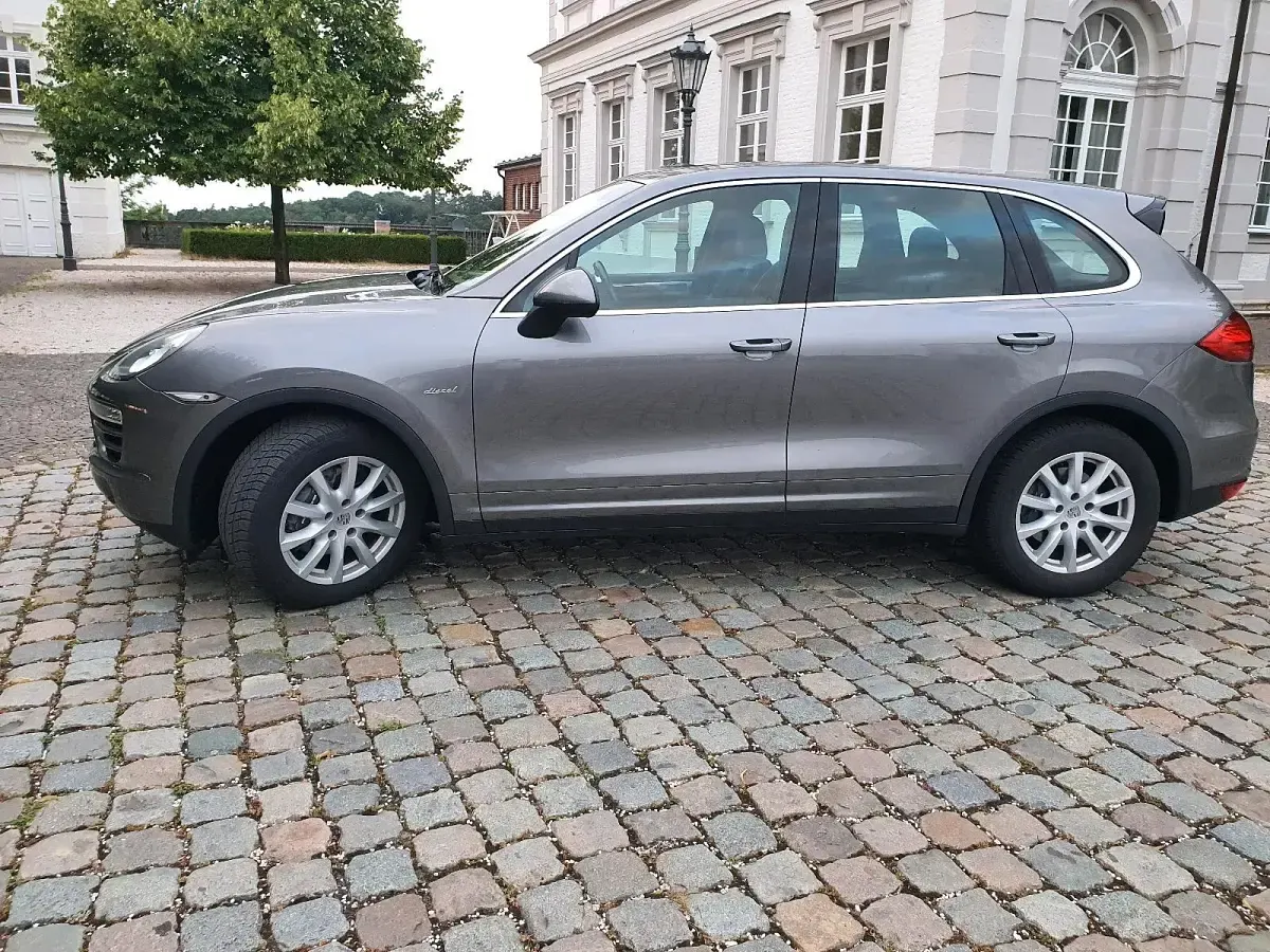 Gebraucht Porsche Cayenne 239 PS (175 kW) 2011 Grau SUV