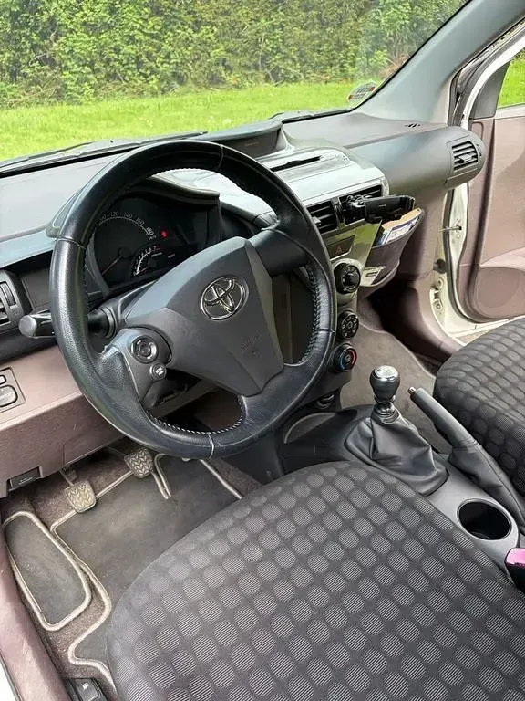 Second-hand Toyota iQ Basis 68 CP (50 kW) 2009 Alb Hatchback