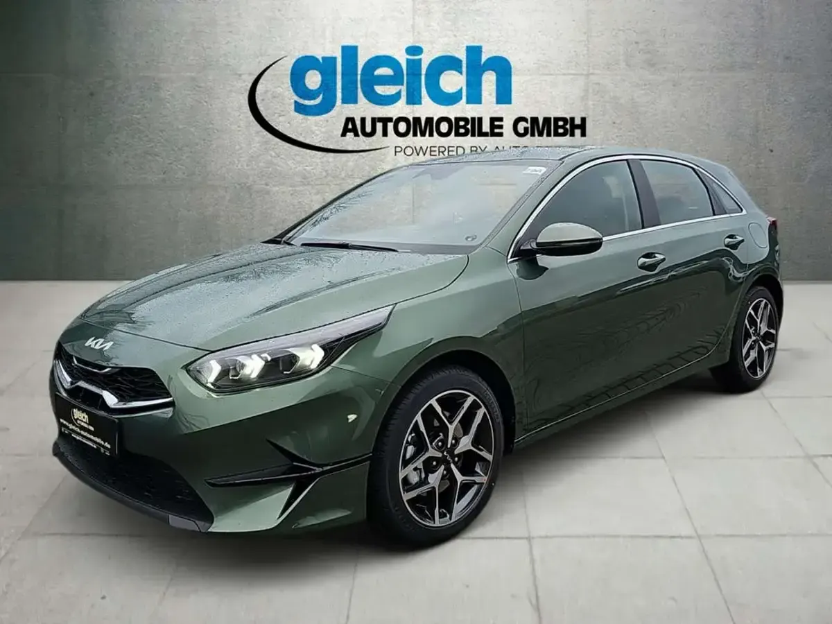 Gebraucht Kia Ceed Spirit 140 PS (102 kW) 2025 Exg experience green m Kleinwagen