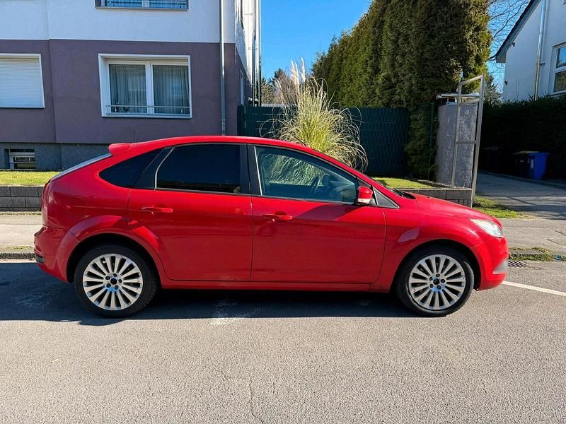 Gebraucht Ford Focus Titanium 136 PS (100 kW) 2009 Rot Limousine