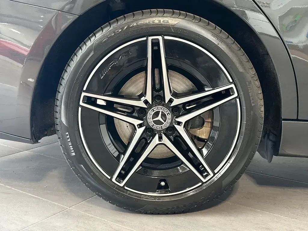 Gebraucht Mercedes 300 AMG line 288 PS (211 kW) 2024 Grau Limousine