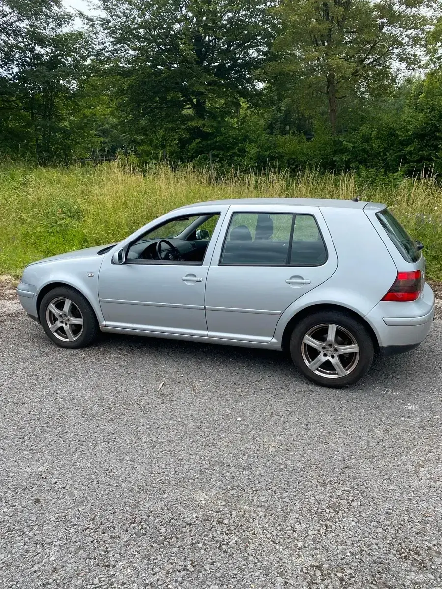 Gebraucht VW Golf IV 102 PS (75 kW) 2002 Silber Kleinwagen