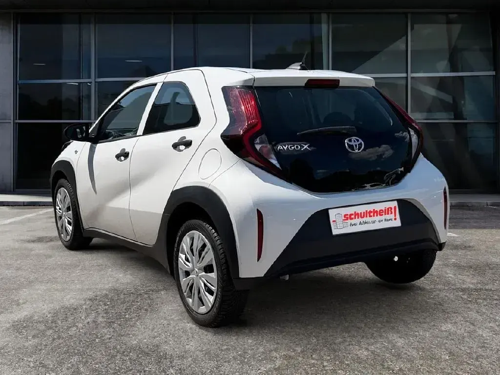 Gebraucht Toyota Aygo X Basis 72 PS (52 kW) 2023 Weiß SUV