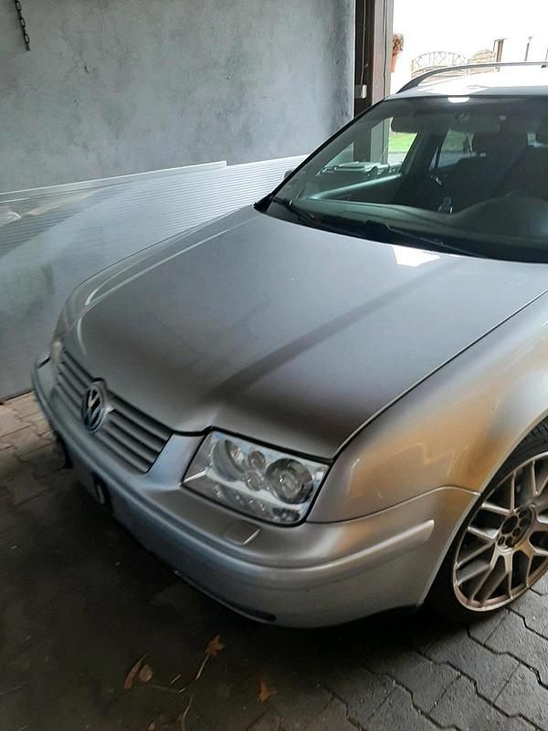 Grau Gebraucht 2021 VW Bora Limousine | 2.999 € - Bild 1/4