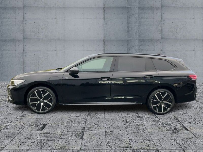 Gebraucht VW Passat R-line 177 PS (130 kW) 2024 Schwarz Kombi